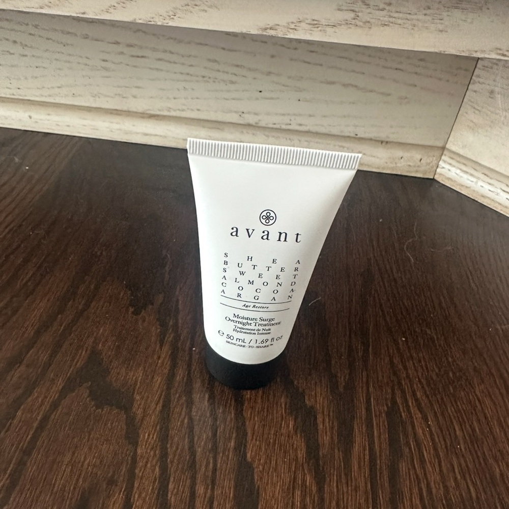 AVANT Moisture Surge Overnight Treatment